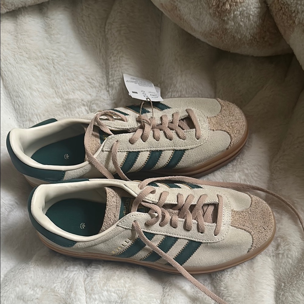Adidas Cream and Teal Casual Sneakers